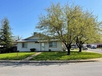 Building Photo - Duplex Style Unit - Quiet Anderson Neighborhood