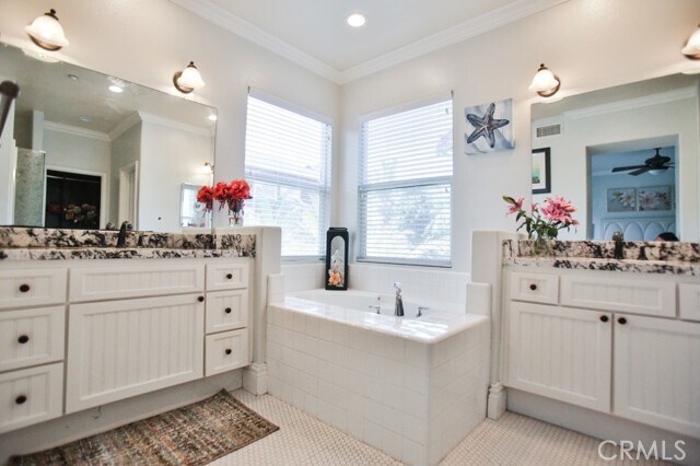 Building Photo - 5326 Charlotta Dr
