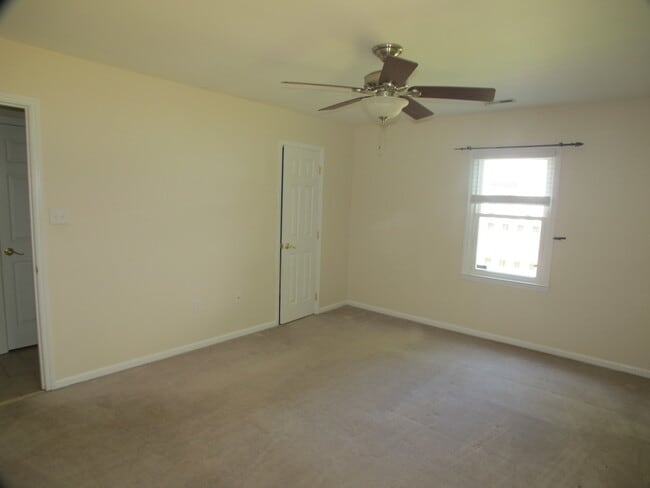 Building Photo - Pristine, 3 bedroom, 2 bath ranch style home located in Sardis Woods!