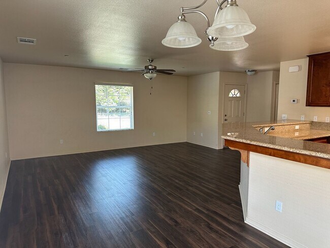 Building Photo - 2011 Bella Oaks Dr