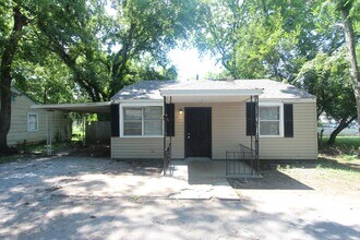 Building Photo - New On The Market!  Fresh Updates!!