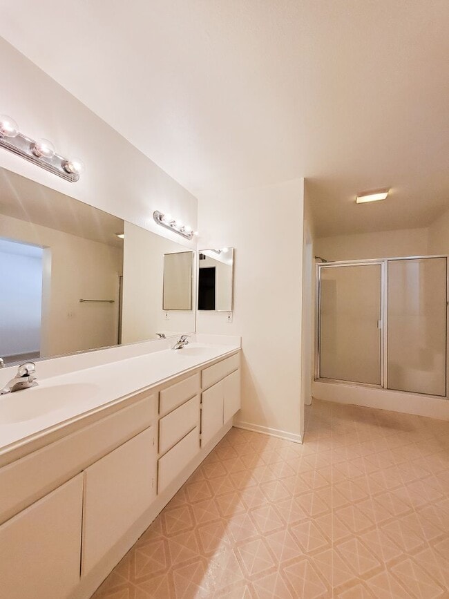 Building Photo - Oceanside Rental Light + Bright 2-Story Oceanside Condo!