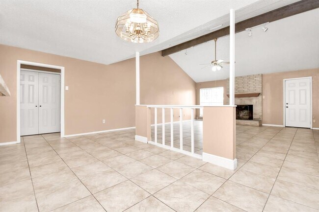 Building Photo - 17035 Quail Bend Dr