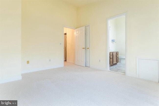Building Photo - 3722 Farmland Dr