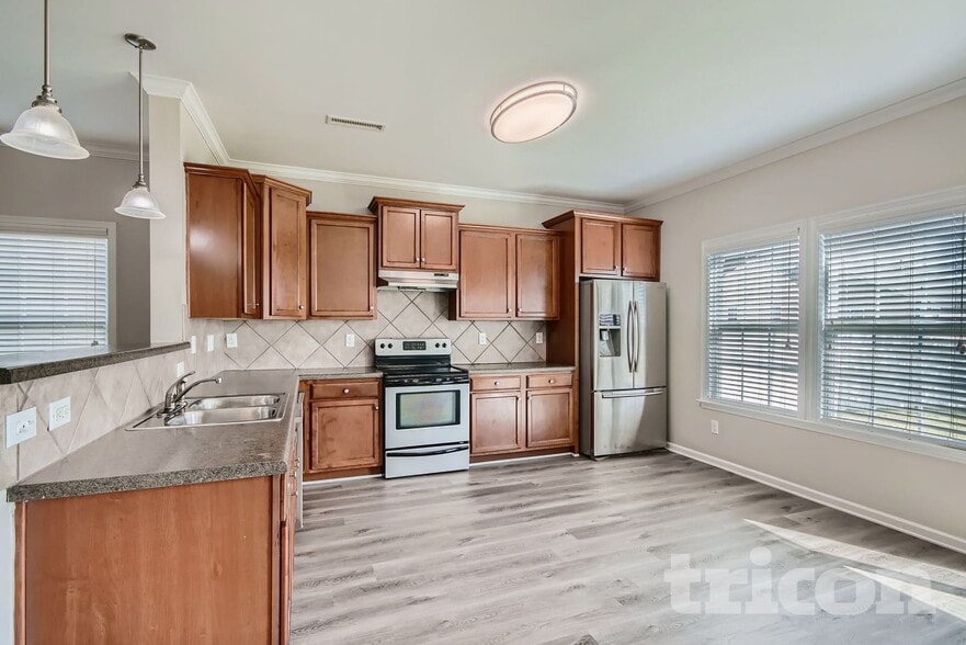 Building Photo - 657 Shellbark Dr