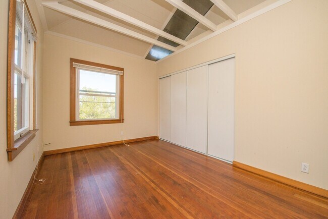 Building Photo - 1425 Walnut St