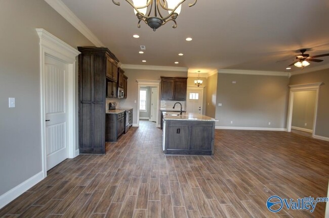 Building Photo - 22947 Pin Oak Dr