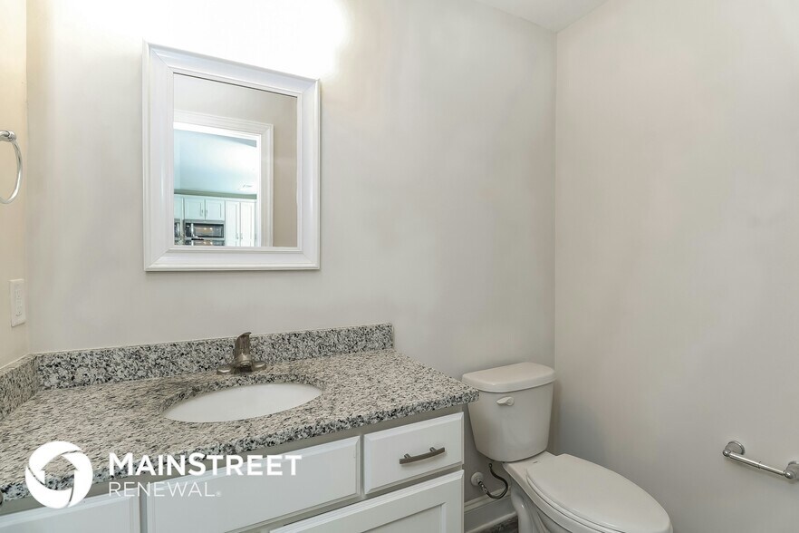 Building Photo - 714 E Georgia Ave