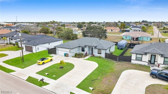 Building Photo - 221 Chiquita Blvd N