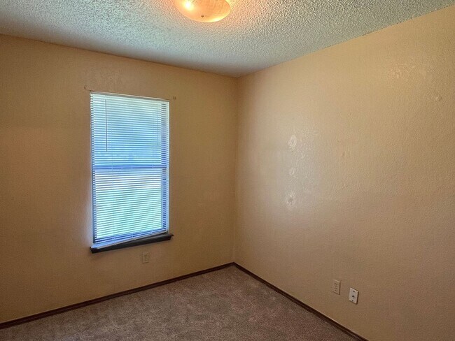 Building Photo - Cozy 3-Bed 2-Bath in Edmond