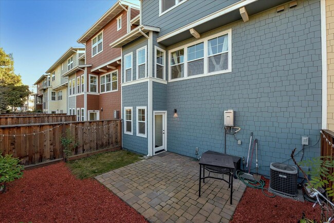 Building Photo - LUXURY TOWNHOME IN SUNNYVALE | 2014 BUILD