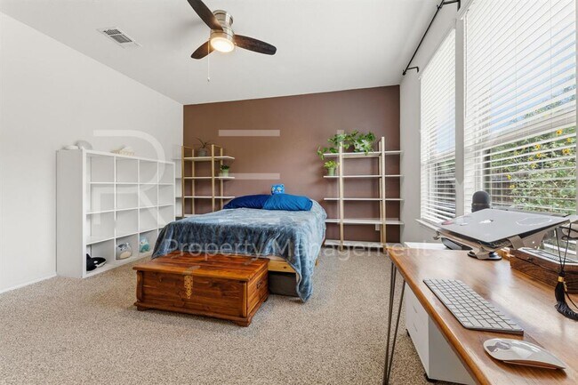 Building Photo - 1600 Cliffbrake Wy