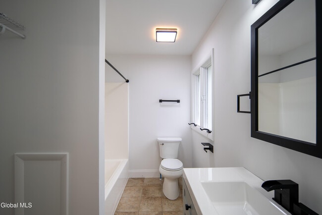 Building Photo - 644 Delaware Ave