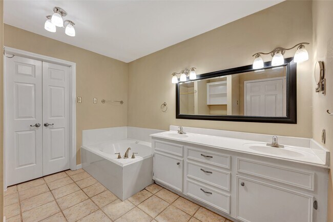 Building Photo - 1710 San Sebastian Ln