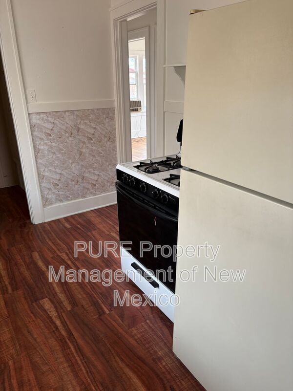 Building Photo - 404 Harvard Dr SE