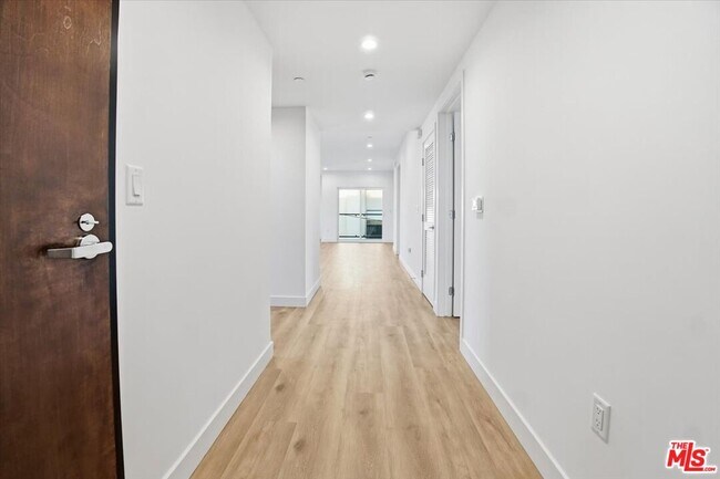 Building Photo - 1820 Prosser Ave