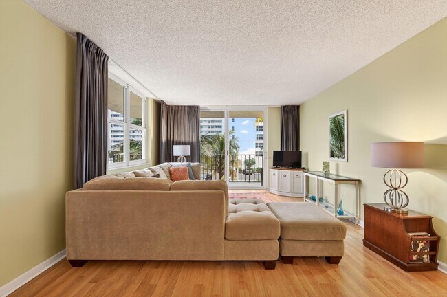 Building Photo - 1009 N Ocean Blvd