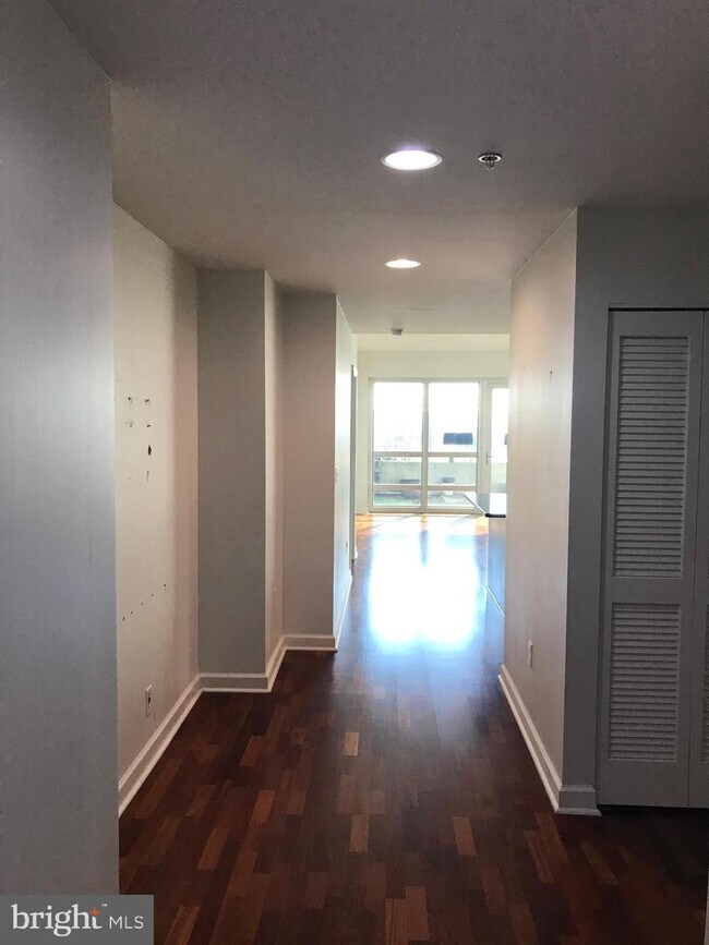 Building Photo - 901 N Penn St