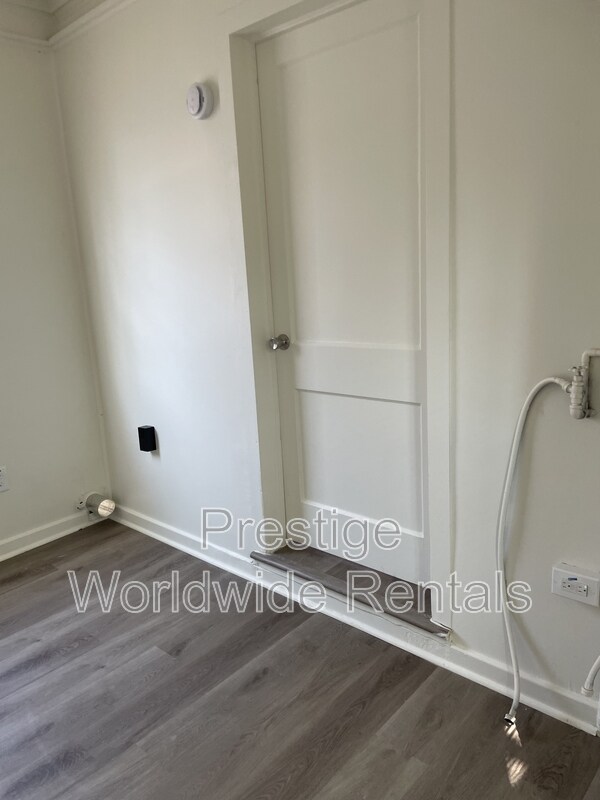 Building Photo - 2416 Heard St