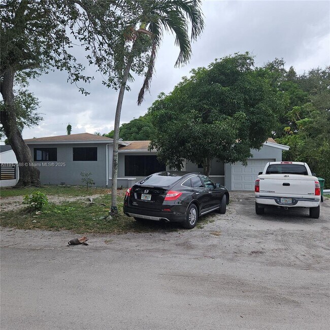 Building Photo - 14710 NE 5th Ct