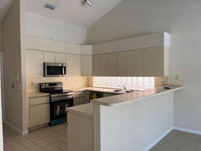 Building Photo - 517 Spinnaker