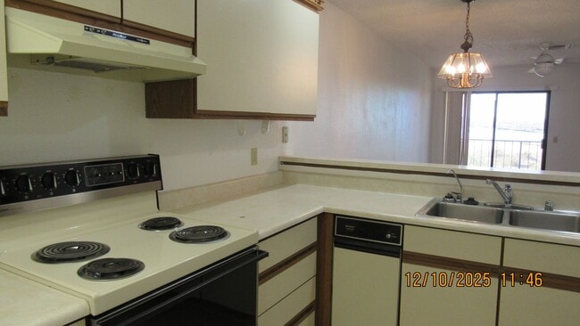 Building Photo - 2 Bed 2 Bath with Lake View