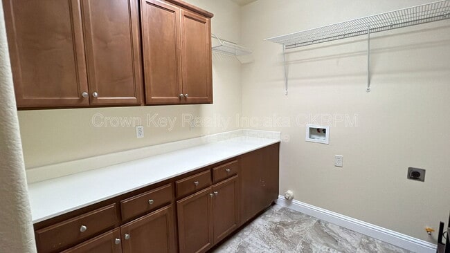 Building Photo - 724 Shelli St