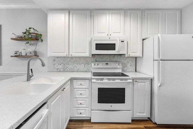 Building Photo - 2109 Tarpon Lake Way