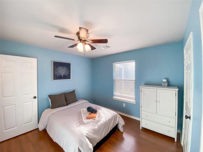 Building Photo - 254 E Sunset Dr