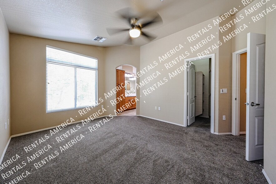 Building Photo - 2401 E Rio Salado Pky