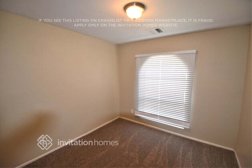 Building Photo - 5415 N 71st Dr