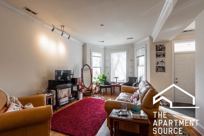 Building Photo - 1314 W Roscoe St