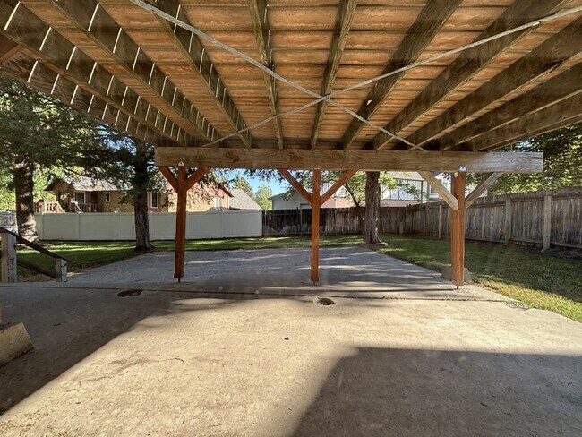 Building Photo - 2243 Aspen Hills Dr