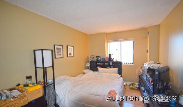 Building Photo - 15 N Beacon St