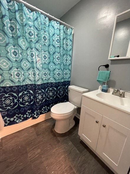 Bathroom - 2665 Orchid Ave