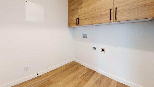 Building Photo - 1266 Sawmill Blvd