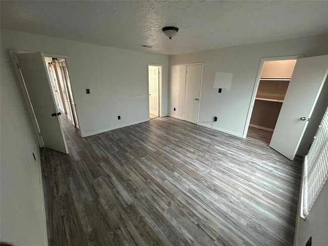 Building Photo - 13507 White Cliff Dr