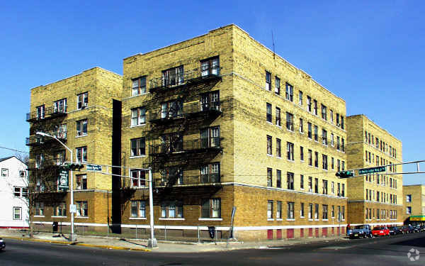 Building Photo - 351-357 Broadway