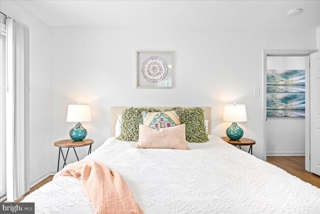 Building Photo - 208 N Lancaster Ave