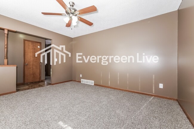 Building Photo - 11622 Palmer Ave