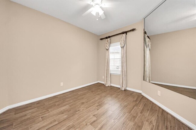 Building Photo - 1542 Orchard Park Dr