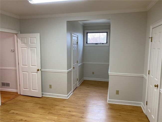 Building Photo - 7155 Roswell Rd