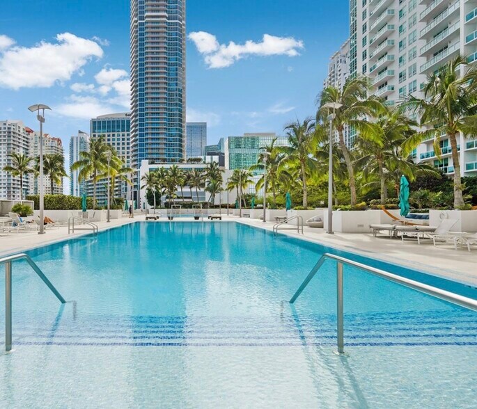 Building Photo - 950 Brickell Bay Dr