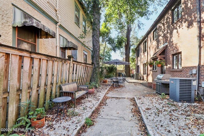 Building Photo - 2160 Forbes St