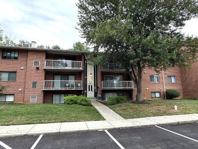 Primary Photo - LEASE PENDING! Second Floor Condo in Reisterstown