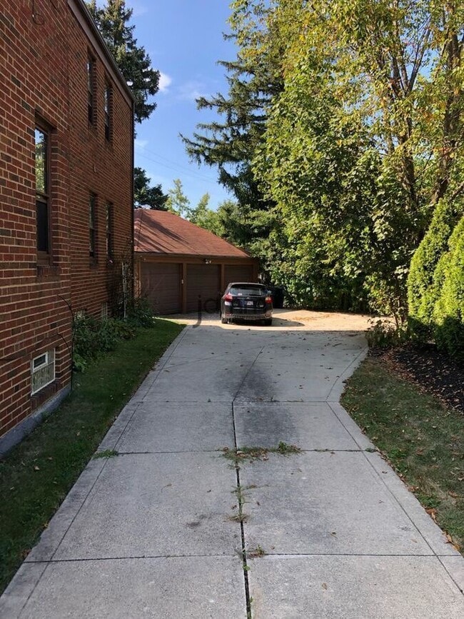 Building Photo - 17724 Hilliard Rd