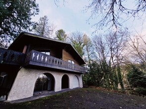 Building Photo - 3 Bed 2.5 Bath in the Heart of Bellevue