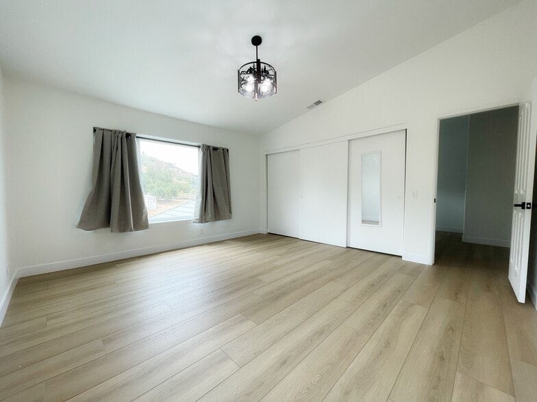 Building Photo - 2711 Sumac Rd