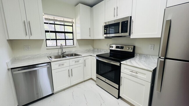 Building Photo - 2950 Olivewood Terrace
