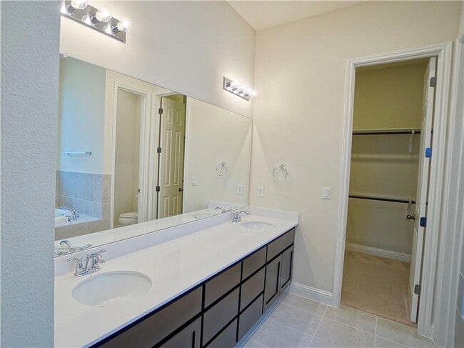Building Photo - 14928 Iveans Way
